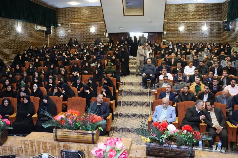 با حضور معاون سیاسی سپاه پاسداران انقلاب اسلامی؛ 
نشست تبیینی با محوریت وقایع جنگ دوازده روزه در دانشگاه فرهنگیان کرمان برگزار شد. 2