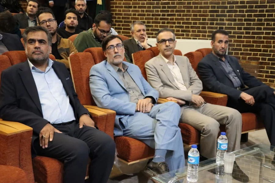 با حضور معاون سیاسی سپاه پاسداران انقلاب اسلامی؛ 
نشست تبیینی با محوریت وقایع جنگ دوازده روزه در دانشگاه فرهنگیان کرمان برگزار شد. 2