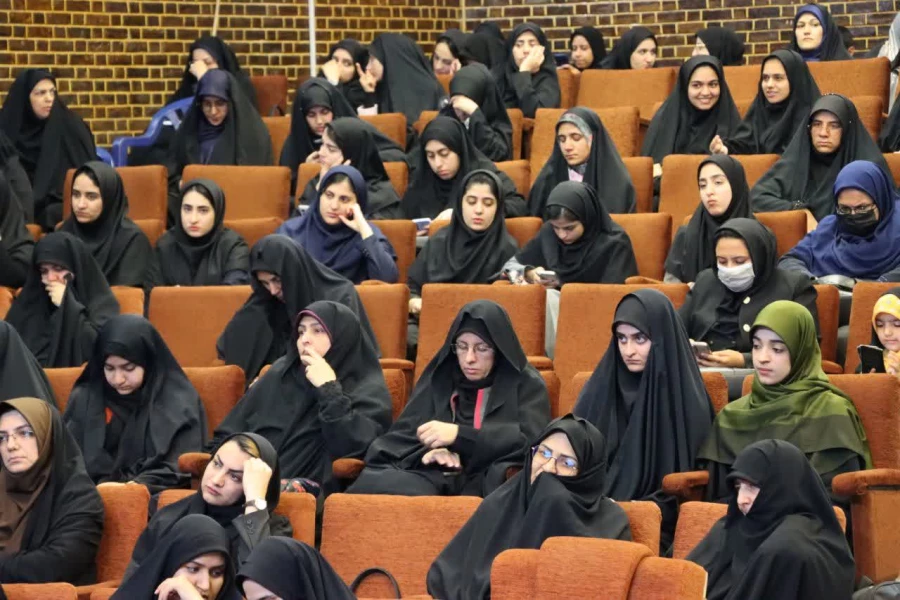 با حضور معاون سیاسی سپاه پاسداران انقلاب اسلامی؛ 
نشست تبیینی با محوریت وقایع جنگ دوازده روزه در دانشگاه فرهنگیان کرمان برگزار شد. 2