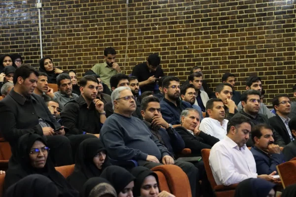 با حضور معاون سیاسی سپاه پاسداران انقلاب اسلامی؛ 
نشست تبیینی با محوریت وقایع جنگ دوازده روزه در دانشگاه فرهنگیان کرمان برگزار شد. 2