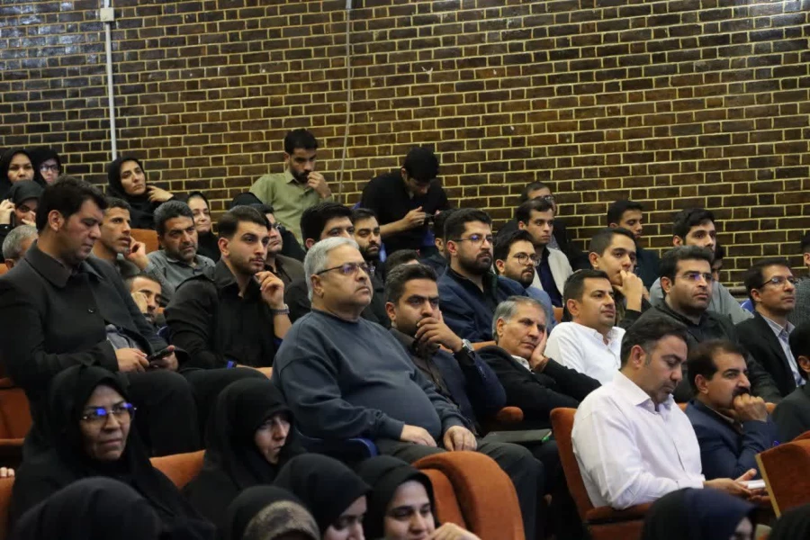 با حضور معاون سیاسی سپاه پاسداران انقلاب اسلامی؛ 
نشست تبیینی با محوریت وقایع جنگ دوازده روزه در دانشگاه فرهنگیان کرمان برگزار شد. 2