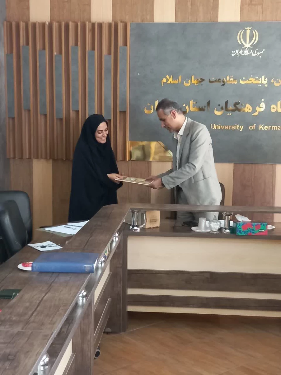 #تقدیراز  مسئولین کتابخانه های دانشگاه بمناسبت هفته کتاب وکتابخوانی
#تقدیرازبرگزارکنندگان نمایشگاه دست سازهای علوم تجربی 2