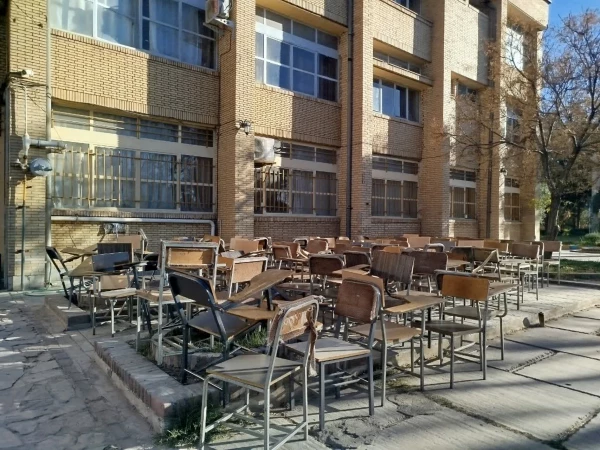  تعویض صندلی های مستعمل کلاسی 3