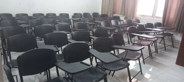  تعویض صندلی های مستعمل کلاسی 4