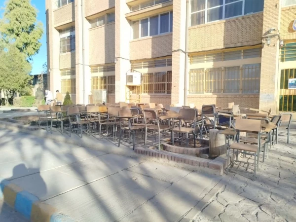  تعویض صندلی های مستعمل کلاسی 5