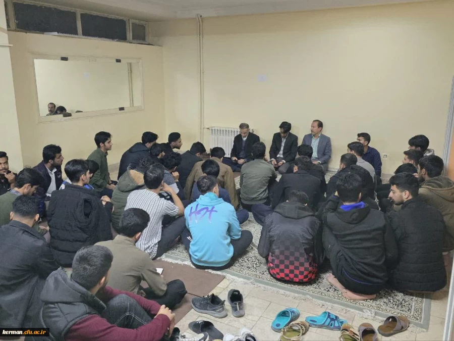 بازدید میدانی مسئولین دانشگاه از سرای دانشجویی شهید دادبخش (بلوک  خوابگاهی ۶)  2