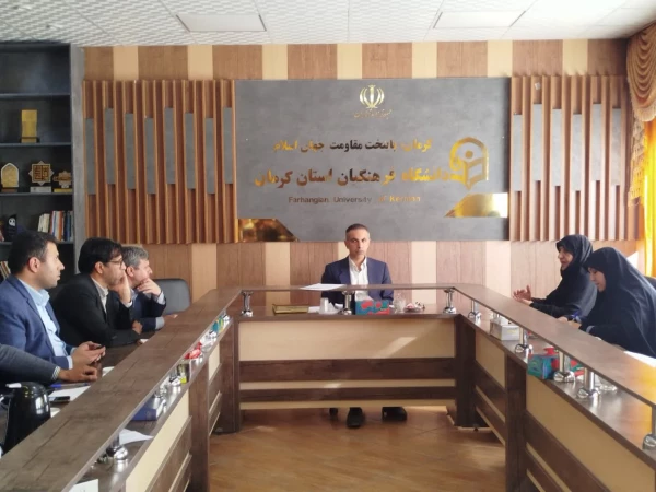 در نشست شورای مدیریت دانشگاه فرهنگیان استان یاد و خاطره آتش نشان فداکار شهید میر شکاری گرامی داشته شد. 2