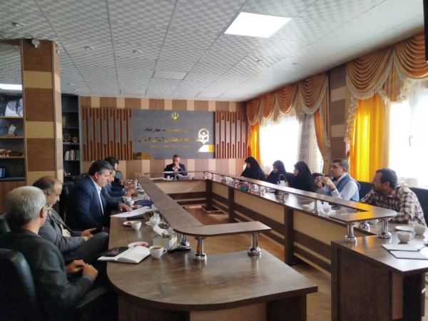 در نشست شورای مدیریت دانشگاه فرهنگیان استان یاد و خاطره آتش نشان فداکار شهید میر شکاری گرامی داشته شد. 3