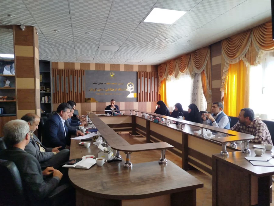 در نشست شورای مدیریت دانشگاه فرهنگیان استان یاد و خاطره آتش نشان فداکار شهید میر شکاری گرامی داشته شد. 3