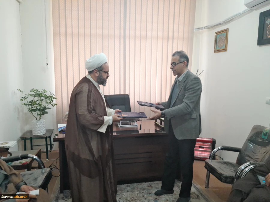 امضای تفاهم نامه همکاری مشترک دانشگاه فرهنگیان کرمان و مرکز مدیریت حوزه های علمیه استان کرمان 2