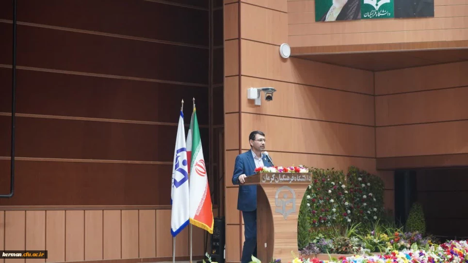 معاون فرهنگی و تربیتی دانشگاه فرهنگیان در افتتاحیه مرحله سوم اردوی راهیان مقاومت در کرمان:

شهید سلیمانی الگویی جامع برای نسل های آینده است  