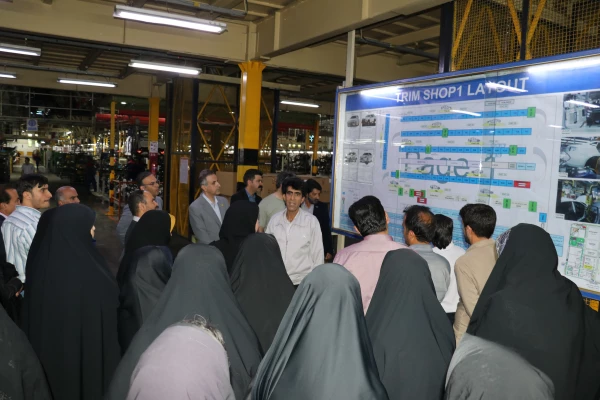 بازدید اعضای هیئت علمی و کارکنان دانشگاه فرهنگیان کرمان از مجموعه خودروسازی بم 7