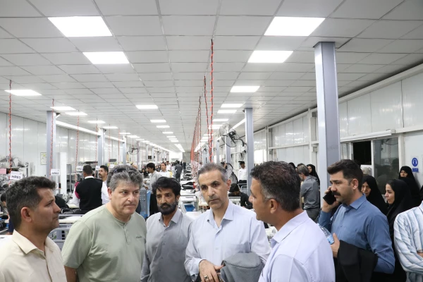 بازدید اعضای هیئت علمی و کارکنان دانشگاه فرهنگیان کرمان از مجموعه خودروسازی بم 9