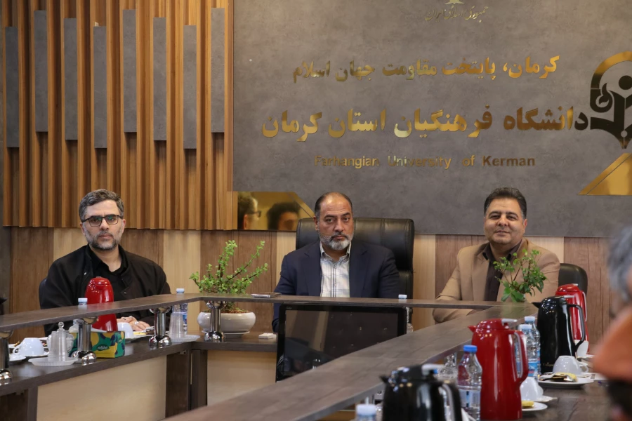 کارکنان غیرهیئت علمی و هیئت علمی دو بال موفقیت دانشگاه هستند 3
