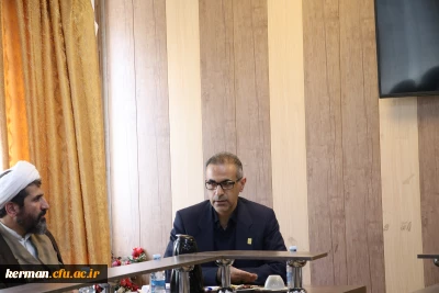 رئیس دانشگاه فرهنگیان کرمان در کمیسیون دانشجویی استان مطرح کرد:

کارکنان غیرهیئت علمی و هیئت علمی دو بال موفقیت دانشگاه هستند