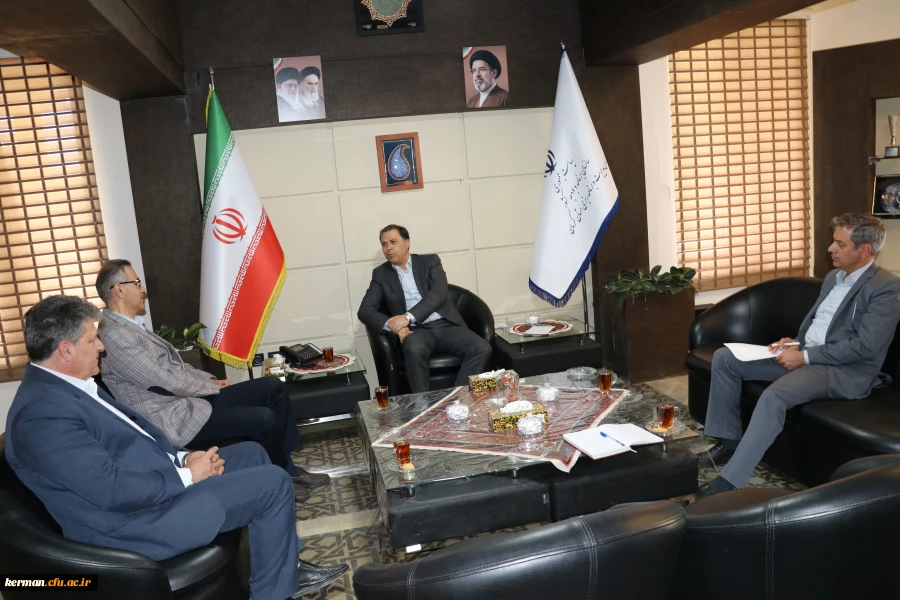 دیدار رئیس دانشگاه فرهنگیان کرمان با رئیس سازمان مدیریت و برنامه ریزی استان کرمان 4